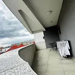 Large Coresi Apartment, Apartman *