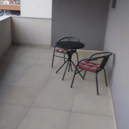 Large Coresi Apartment, Апартаменти