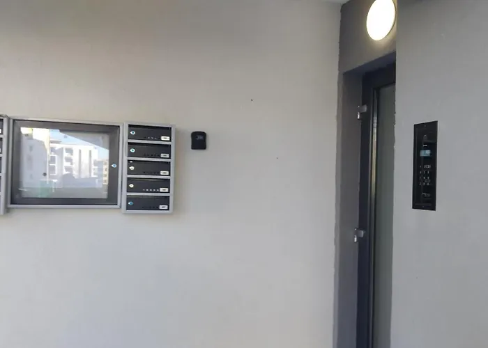 Apartamento Large Coresi Apartment,