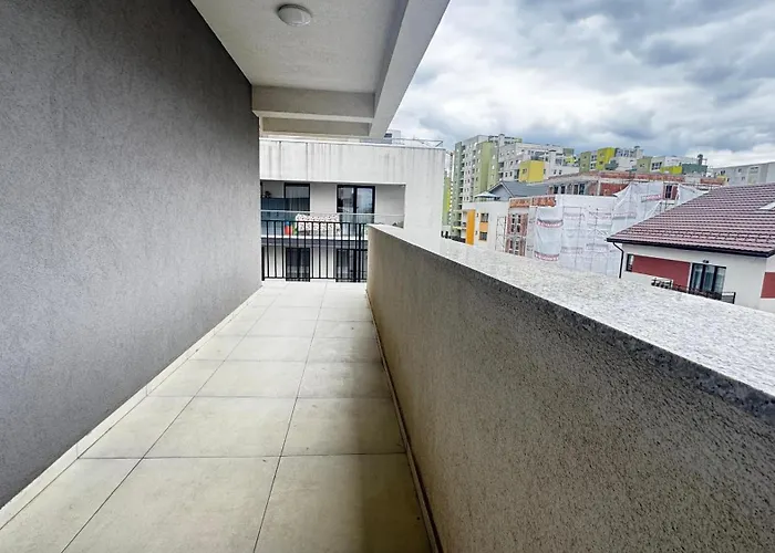 Apartamento Large Coresi Apartment, *